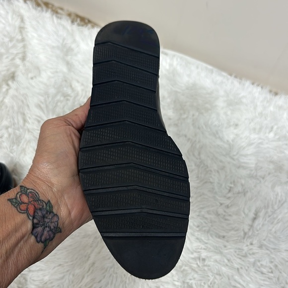 Vaneli, Women's Slip On Black Super Soft Leather Shoes Sz 8N,Made In Ethiopia - Picture 4 of 10